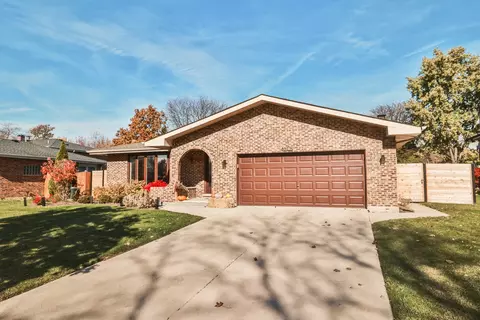3240 Pitcher Dr, Darien, IL 60561