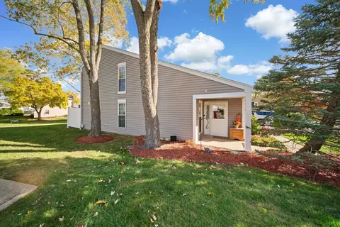 1290 Wandsworth Cir, Roselle, IL 60172