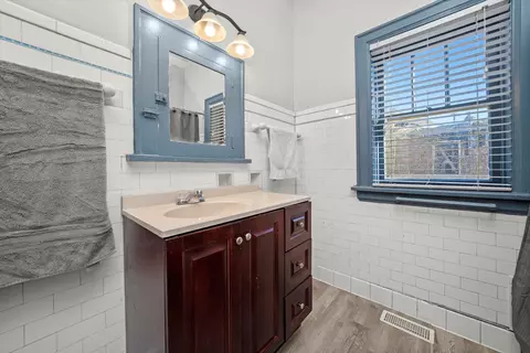 Bath - 31 E 155th St, Harvey, IL 60426 photo 1 of 4