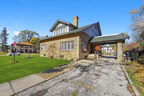 31 E 155th St, Harvey, IL 60426