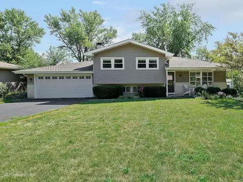 5735 Virginia Ave, Clarendon Hills, IL 60514