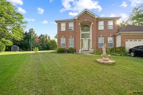 2705 Westwood Cir, Carpentersville, IL 60110