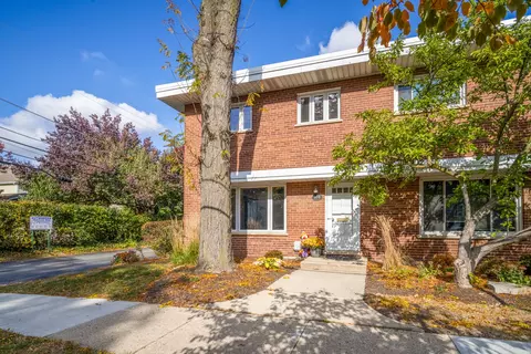 104 E Lincoln St, Mount Prospect, IL 60056