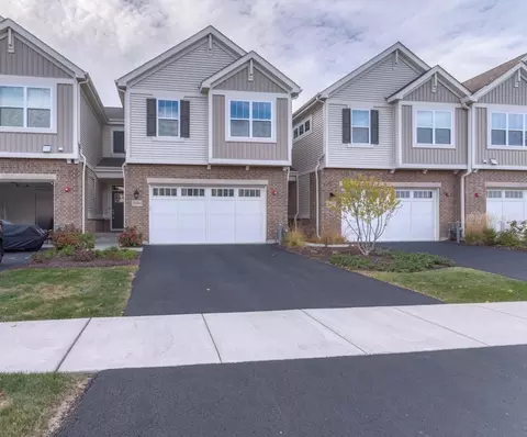 3 S484 Lambe Ln, Warrenville, IL 60563