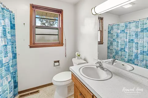 Bath - 2308 E 1500s Rd, Kankakee, IL 60901 photo 1 of 2