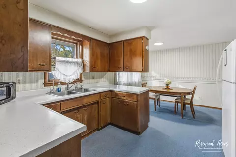 Kitchen - 2308 E 1500s Rd, Kankakee, IL 60901 photo 2 of 3