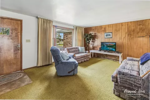 Living - 2308 E 1500s Rd, Kankakee, IL 60901 photo 2 of 6