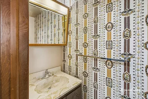 Bath - 2308 E 1500s Rd, Kankakee, IL 60901 photo 2 of 2