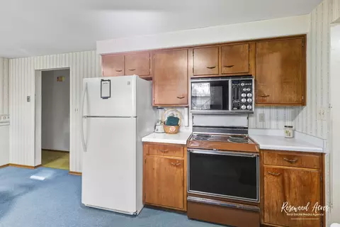 Kitchen - 2308 E 1500s Rd, Kankakee, IL 60901 photo 3 of 3