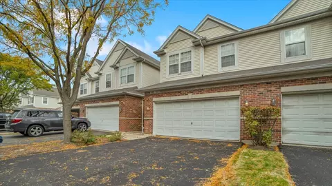 1706 Buckingham Dr, Des Plaines, IL 60018