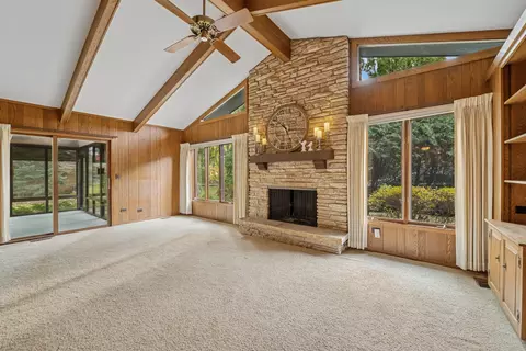 Living - Undisclosed, Elgin, IL 60123 photo 2 of 4