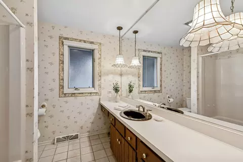 Bath - Undisclosed, Elgin, IL 60123 photo 1 of 4