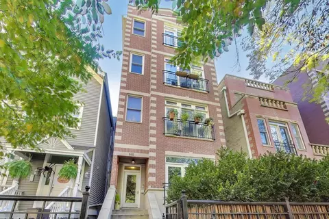 645 W Briar Pl #4, Chicago, IL 60657