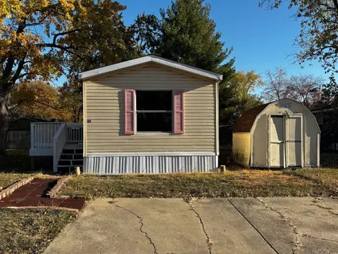 29 Pulaski St, Mahomet, IL 61853