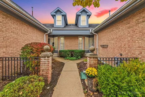 250 Lynwood Ln, Bloomingdale, IL 60108