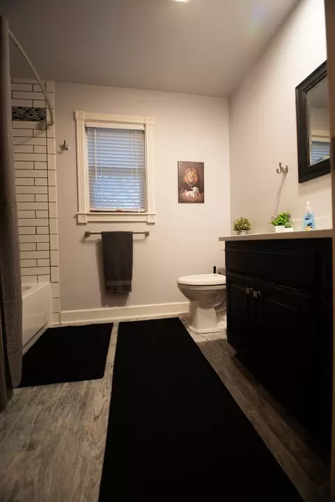 Bath - 507 N Sangamon Ln, Dixon, IL 61021 photo 6 of 7