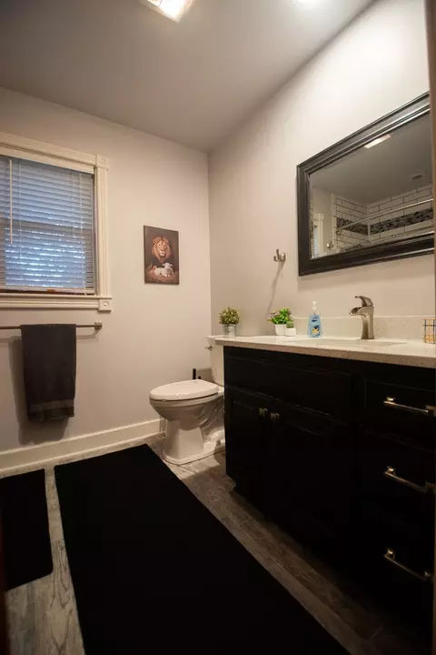 Bath - 507 N Sangamon Ln, Dixon, IL 61021 photo 7 of 7