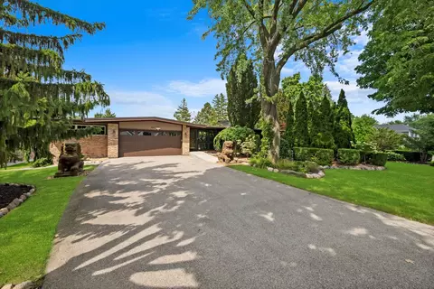 824 W Dorset Ave W, Palatine, IL 60067