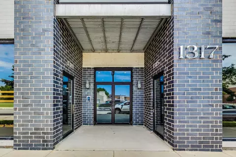 1317 N Larrabee St #304, Chicago, IL 60610