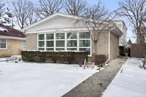 8905 N Parkside Ave N, Morton Grove, IL 60053