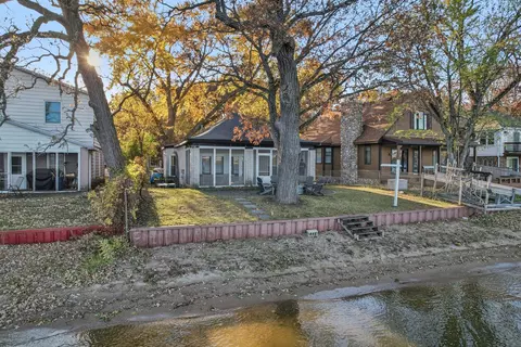 67 Cora Ave, Fox Lake, IL 60020