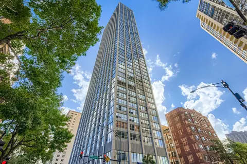 655 W Irving Park Rd #4109, Chicago, IL 60613
