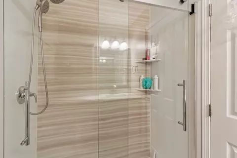 Bath - 1685 Cornell Dr, Hoffman Estates, IL 60169 photo 2 of 2