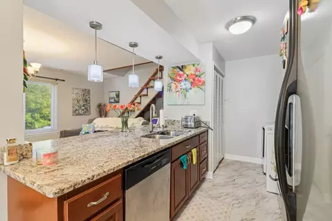 Kitchen - 1685 Cornell Dr, Hoffman Estates, IL 60169 photo 2 of 4