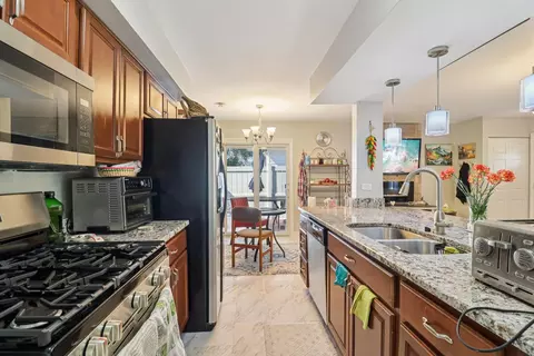 Kitchen - 1685 Cornell Dr, Hoffman Estates, IL 60169 photo 4 of 4