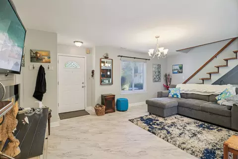 Entry Way - 1685 Cornell Dr, Hoffman Estates, IL 60169 photo 1 of 1