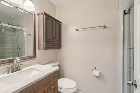 Bath - 1685 Cornell Dr, Hoffman Estates, IL 60169 photo 1 of 2