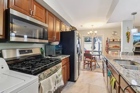 Kitchen - 1685 Cornell Dr, Hoffman Estates, IL 60169 photo 3 of 4