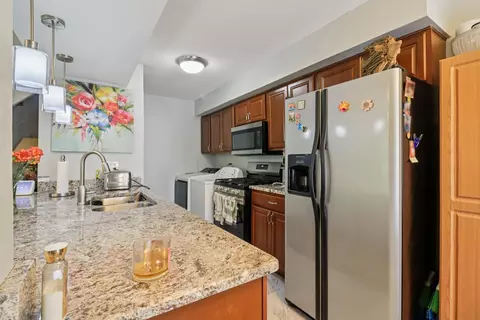 Kitchen - 1685 Cornell Dr, Hoffman Estates, IL 60169 photo 1 of 4