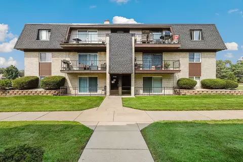 11133 S 84th Ave #3A, Palos Hills, IL 60465