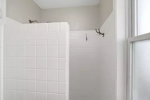Bath - 705 Case St, Evanston, IL 60202 photo 2 of 2