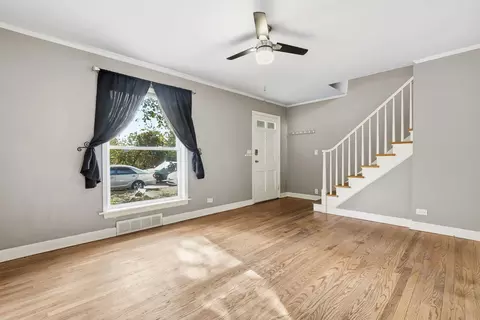 Living - 705 Case St, Evanston, IL 60202 photo 2 of 5