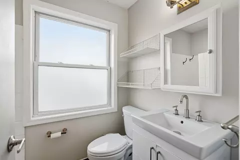 Bath - 705 Case St, Evanston, IL 60202 photo 1 of 2