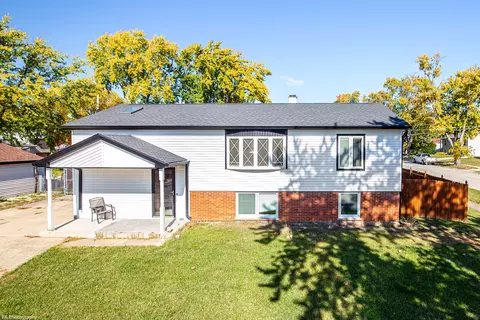 9104 Fairway Dr, Orland Park, IL 60462