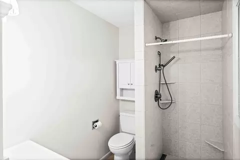 Bath - 308 Raleigh Ct, Normal, IL 61761 photo 2 of 4
