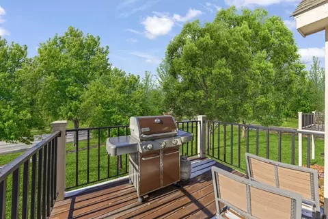 Exterior - 401 Cromwell Cir #2, Bartlett, IL 60103 photo 2 of 4