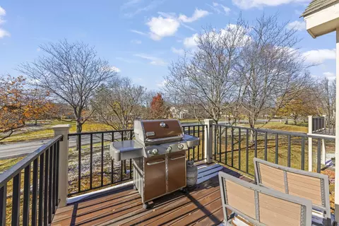 Exterior - 401 Cromwell Cir #2, Bartlett, IL 60103 photo 3 of 4