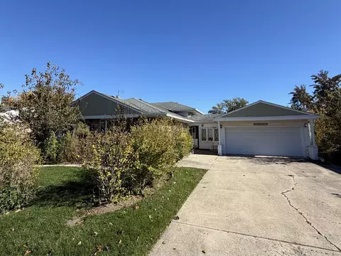 9037 N Chester Ave, Niles, IL 60714