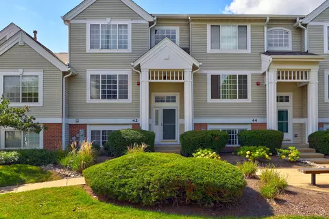 42 Cherbourg Ct, Wheeling, IL 60090