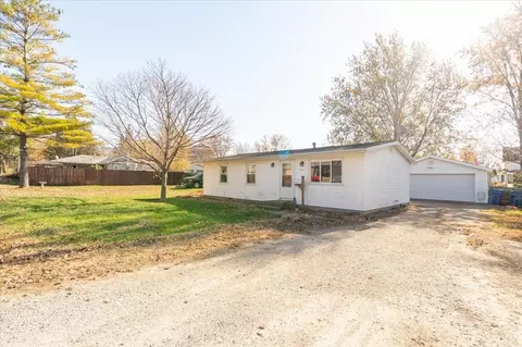 706 W Wall St, Lexington, IL 61753