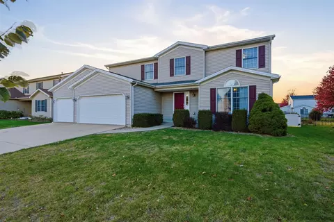 1305 Cashel Dr, Bloomington, IL 61704