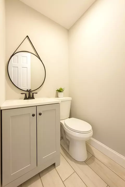 Bath - 9 N Jackson St, Elgin, IL 60123 photo 1 of 2