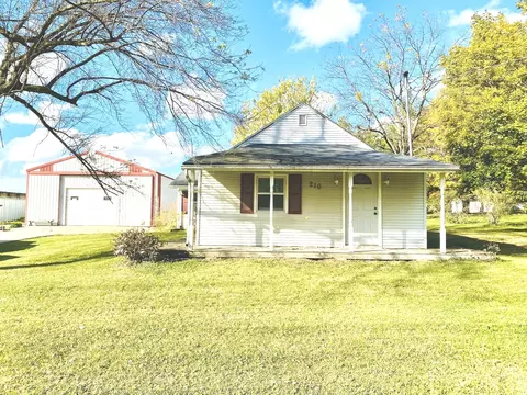 210 S 1st St, Holcomb, IL 61043