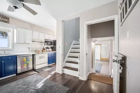 Entry Way - Undisclosed, Elgin, IL 60124 photo 2 of 2