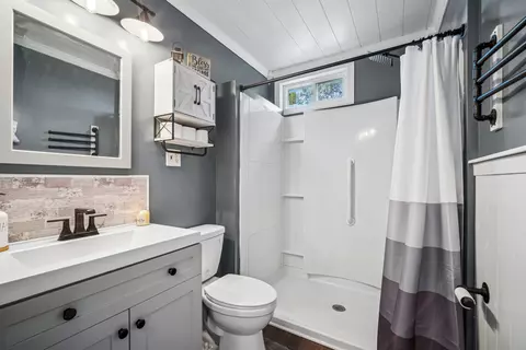 Bath - Undisclosed, Elgin, IL 60124 photo 1 of 2