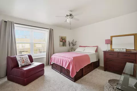 Bedroom - 911 Old Oak Cir, Algonquin, IL 60102 photo 1 of 2